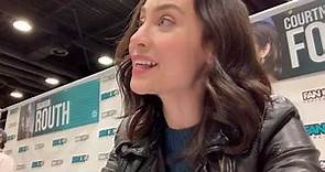 Courtney Ford answering fan questions at fan expo Vancouver 2019