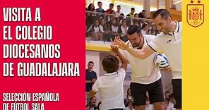 La selección de fútbol sala visita el colegio Diocesanos de Guadalajara | 🔴 SEFUTBOL