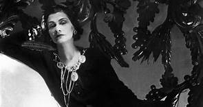 Coco Chanel, la traidora mejor vestida: un repaso crítico a su vida, a propósito de la serie “The New Look”