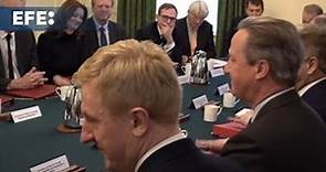 Cameron en su primera reunión del Gobierno tras asumir como titular de Exteriores