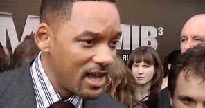 Will Smith Slaps Kissing Reporter - RAW VIDEO