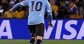 Diego Forlán mastered the Jabulani | 2010 #FIFAWorldCup