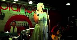 Betty Who - "Somebody Loves You" - Live in NYC