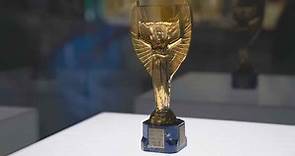 La otra Copa del Mundo: la réplica exacta del trofeo Jules Rimet se lleva las miradas en Moscú