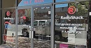 Radio Shack Stores Are Back! Let's take a tour of one.