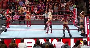 The Bella Twins & Natalya Vs The Riott Squad - WWE Raw 24/09/2018 (En Español)
