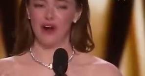Emma Stone recibe entre lágrimas el premio Oscar a Mejor Actriz por su papel en la película “Poor Things”. | #emmastone #poorthings #oscars2024 #oscars #noticiasmundiales | DOFF.