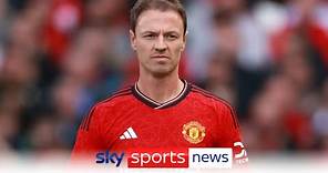 Jonny Evans signs 1-year deal at Manchester United