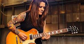 Heather Baker Performs with the Heritage Custom Core H-150 Plain Top