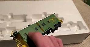 Athearn HO John Deere “Model B Express” Set Unboxing and Review