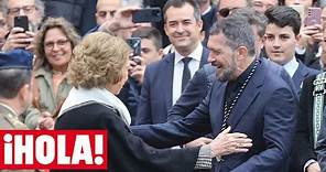 La reina Sofía, en el desembarco del Cristo de la Buena Muerte, saluda cariñosa a Antonio Banderas
