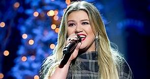 Listen to These Kelly Clarkson Holiday Songs to Instantly Feel Festive