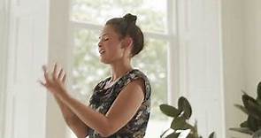 Balance your hormones naturally with this Vinyasa yoga flow (29-minute practice) | Rituals