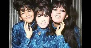 The Ronettes - Walking In The Rain - 1964