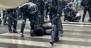 1er-Mai: tensions à Paris, charge des CRS sur le boulevard Voltaire | AFP Images
