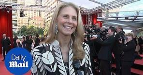 Lindsay Wagner talks in 2015 about fans of the Bionic Woman - Daily Mail