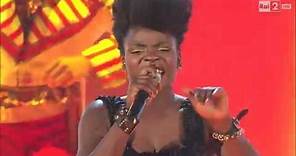The Voice IT | Serie 2 | Live 3 | Esther Oluloro canta "Back to black"