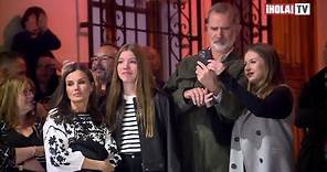 Los reyes de España sorprenden al público de Chinchón en Semana Santa | ¡HOLA! TV