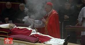 Bidding farewell to Benedict XVI: Translation to St. Peter's Basilica - Highlights