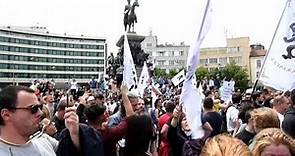 Miles de personas protestan en Sofía contra las medidas del Gobierno búlgaro ante el coronavirus