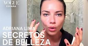 Adriana Lima: look para salir de noche con toque brasileño | Secretos de belleza | Vogue España
