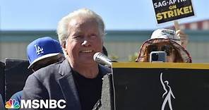 Martin Sheen delivers powerful speech at Hollywood union rally