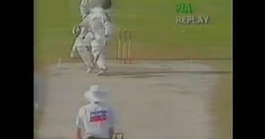 Nayan Mongia plays the most stupid shot in cricket history 😳