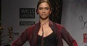 DEEPIKA PADUKONE walk for ROHIT BAL. |wills lifestyle fashion week | 2006.