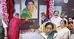 Asha Bhosale & Hridaynath Mangeshkar Got Emotional At Lata Mangeshkar Photo Installation