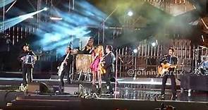 Los Tigres del Norte con Paulina Rubio "Golpes en el Corazón" (Premios Oye! 2012 Mazatlán)