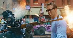Ryan Reynolds se convierte en todo un héroe de videojuego en 'Free Guy', ya disponible en Disney