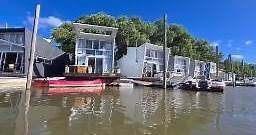 Casas flotantes en Buenos Aires, su diseñador y creador nos muestra su hogar sobre el Río de la Plata