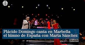 Plácido Domingo triunfa en Marbella y canta el himno de España con Marta Sánchez