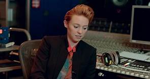 La Roux smashes microwave in new video for ‘Damaged Goods’ cover