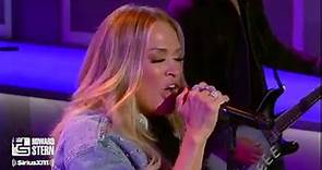 Carrie Underwood ‘She Don’t Know’ Live on the Howard Stern Show