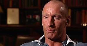 Rugby star Gareth Thomas reveals he's gay