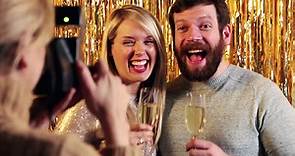 How to Make a Picture-Perfect New Year’s Eve Party Photo Booth