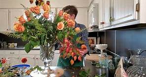 How To Arrange a Bouquet of Two Dozen Roses in a Vase | FLORAL DESIGN