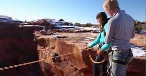 Boyfriend pushes Girlfriend off cliff - Insane Rope Swing