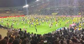 Full time, Nantes vs SCO. Nantes stay in Ligue 1, just… pitch invasion!!