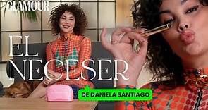 Daniela Santiago: ¿Qué lleva en el neceser la protagonista de “Veneno”? | Glamour España