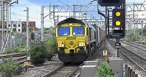 El Frenético tráfico ferroviario de la estación de Nuneaton, Reino Unido. Trainspotting journey