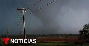 Gigantescos tornados barrieron todo a su paso en Oklahoma | Noticias Telemundo