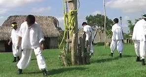 La ceremonia ritual de los Voladores