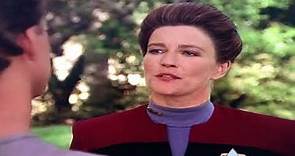 Star Trek Voyager S1.E1&2 “The Caretaker” recap part 2