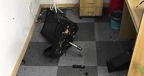 悚！辦公椅突爆炸「巨響整棟樓都聽見」 電腦主機也被擊穿｜東森新聞