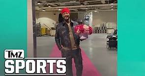 DERRICK ROSE PROPOSES TO GF WITH MASSIVE RING ... AT MSG!!! | TMZ Sports