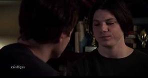The society Sam and Grizz first kiss. SO1EP7