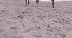 Chichis al aire 😂💗 #locuras #playa #fakeboddy
