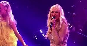 Lorraine Crosby Performs Proud Mary